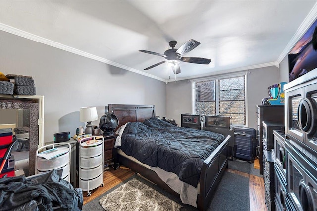 bedroom with ceiling fan, crown molding, and dark hardwood / wood-style floors