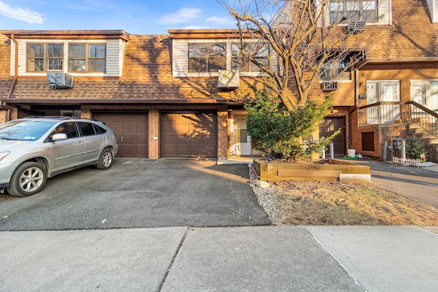 townhome / multi-family property featuring a garage