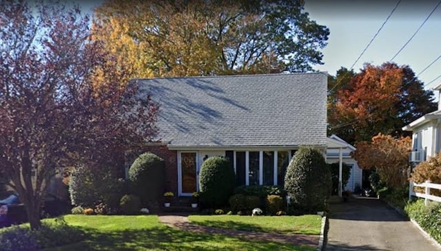 view of front of house with a front yard