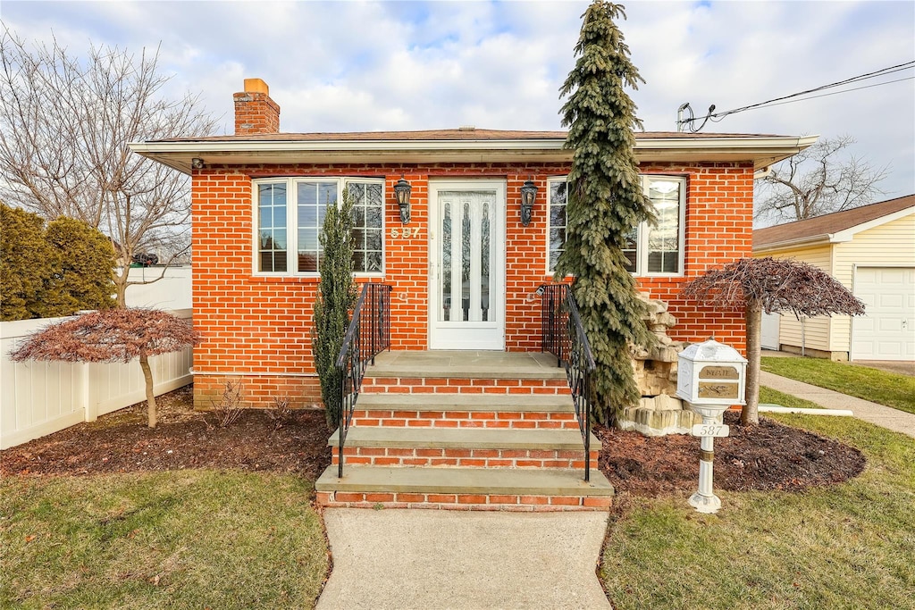 view of front of house with a front yard