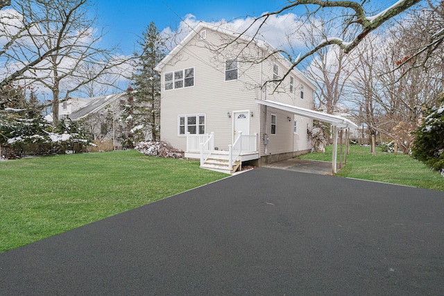 view of front of home with a front lawn