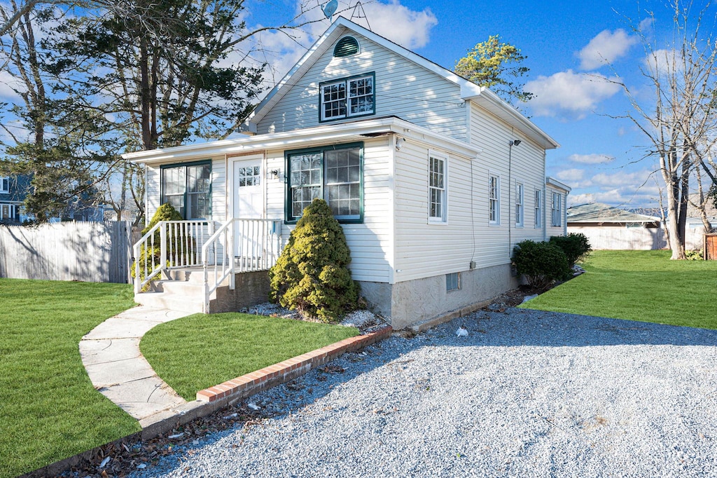 view of front of home with a front lawn