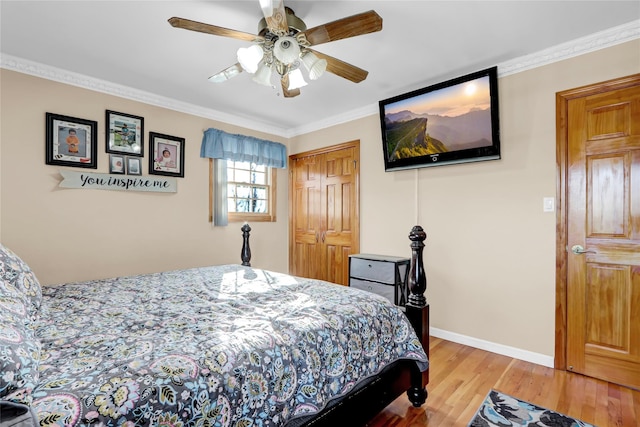 bedroom with ceiling fan, light hardwood / wood-style flooring, a closet, and crown molding