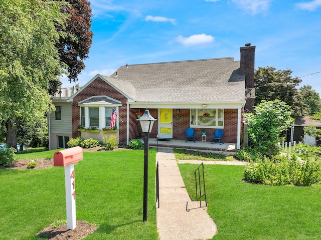 bungalow featuring a front yard