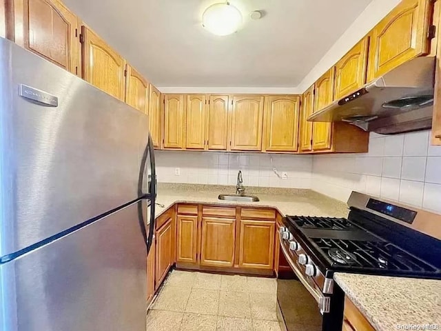 kitchen featuring tasteful backsplash, sink, and stainless steel appliances