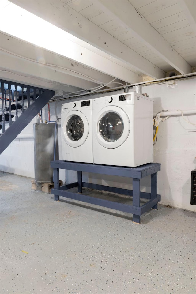 washroom featuring washing machine and clothes dryer