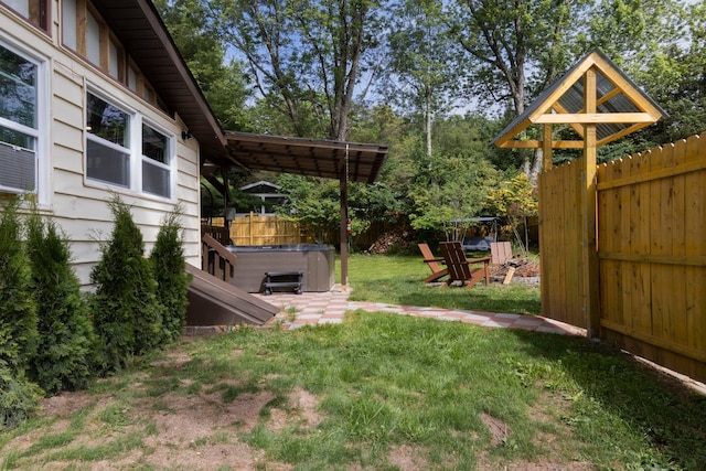 view of yard featuring a hot tub