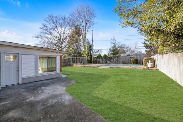 view of yard featuring a patio