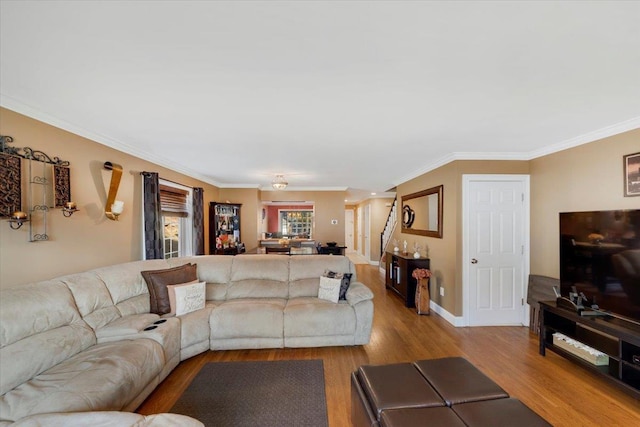 living room with light wood-type flooring and crown molding