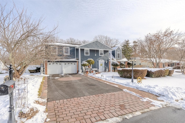 view of front property featuring a garage