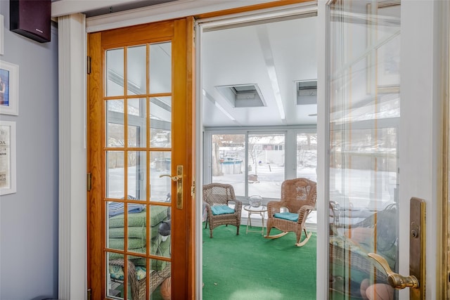 entryway featuring carpet