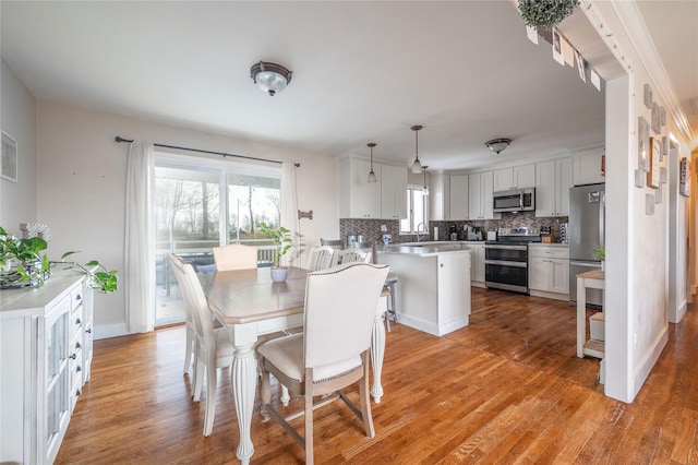 dining room with sink and light hardwood / wood-style floors