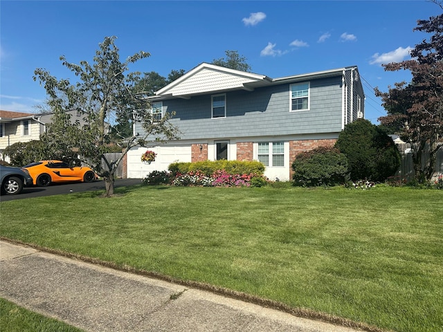 front of property featuring a front lawn