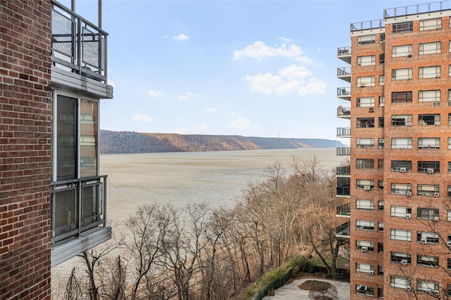 water view featuring a mountain view