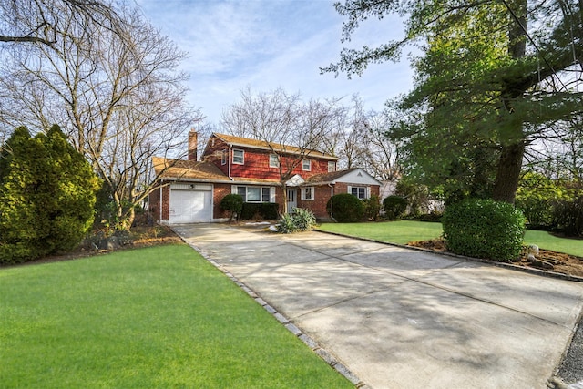 view of front facade featuring a front yard and a garage