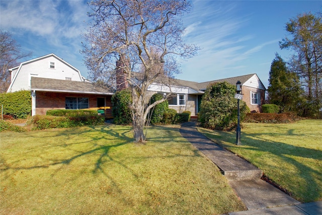 ranch-style house featuring a front yard