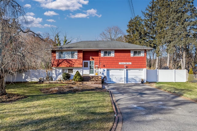 bi-level home featuring a front yard