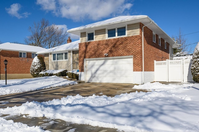 view of front facade featuring a garage