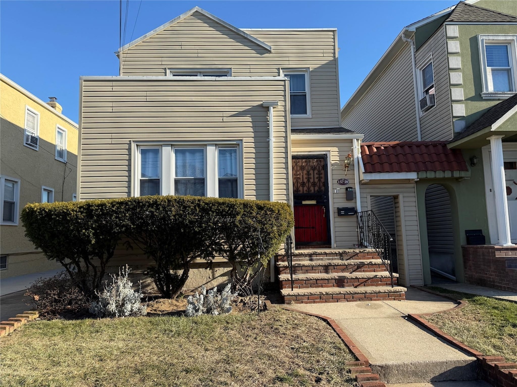 view of front of home with a front yard