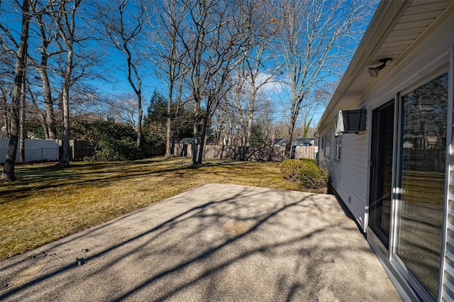 view of yard featuring a patio