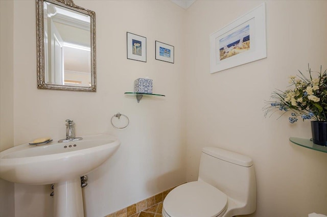 bathroom featuring sink and toilet