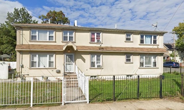 view of front of home featuring a front lawn