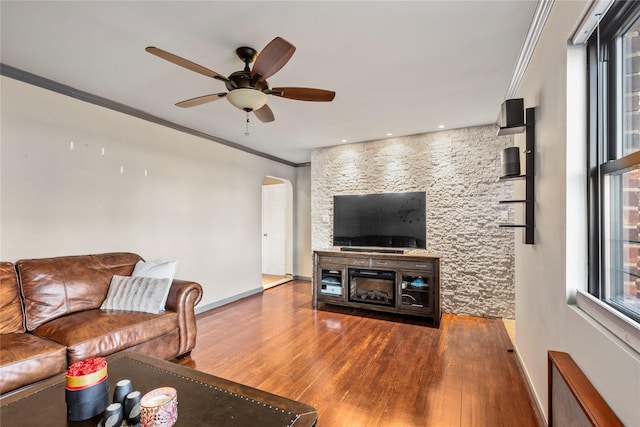 living room featuring ceiling fan, hardwood / wood-style floors, and crown molding