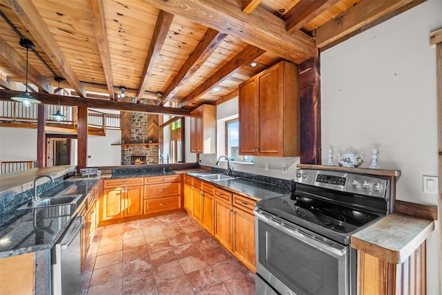 kitchen featuring decorative light fixtures, appliances with stainless steel finishes, sink, and kitchen peninsula