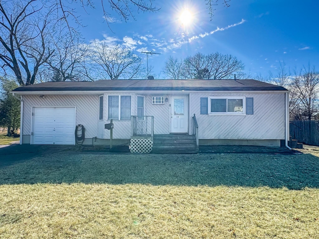 view of front of house featuring a garage and a front yard