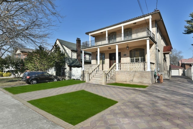 view of front of property featuring a balcony and covered porch