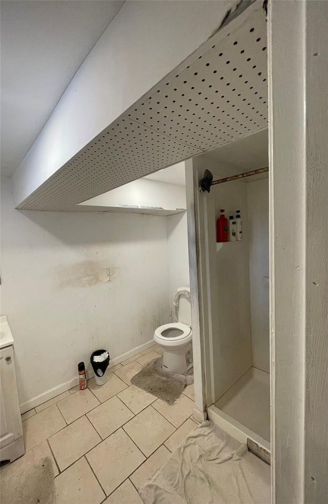 full bath with baseboards, a stall shower, toilet, and tile patterned floors