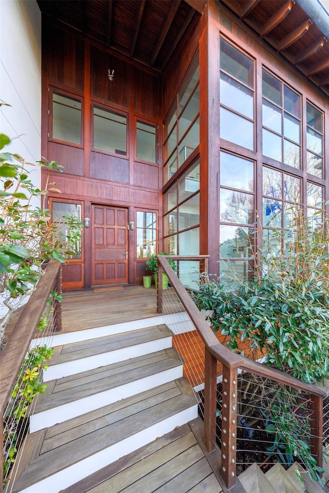 doorway to property with covered porch