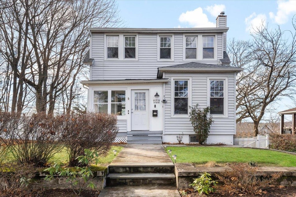 view of front of house with a front lawn