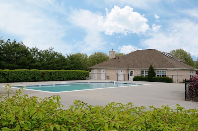 view of swimming pool