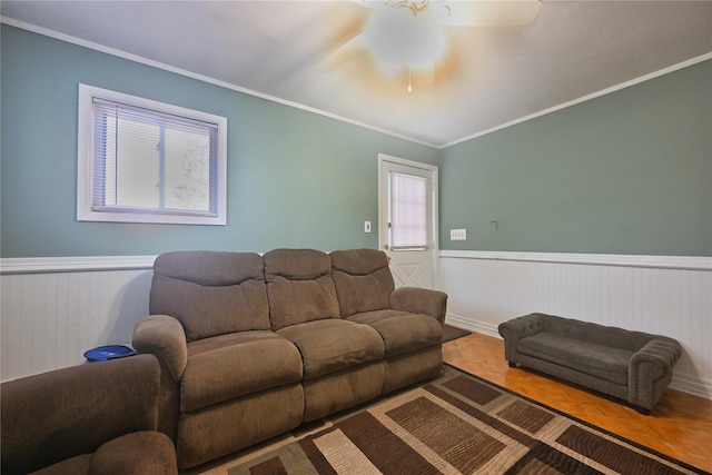 living room featuring ceiling fan and crown molding