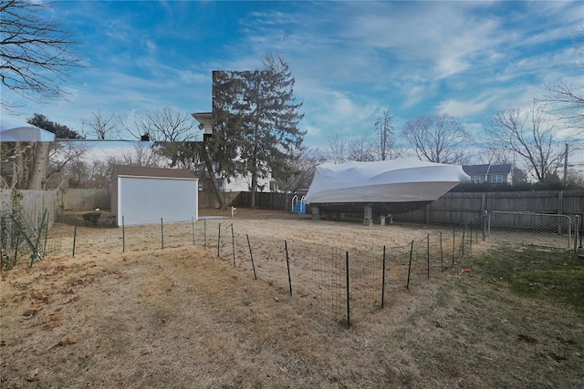 view of yard with a shed