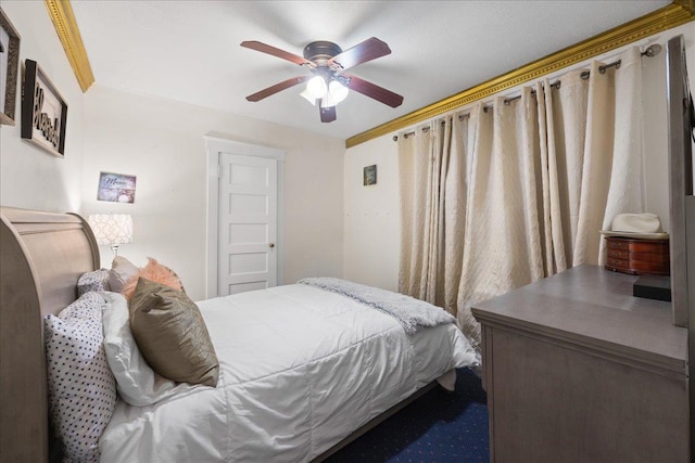 bedroom with ceiling fan