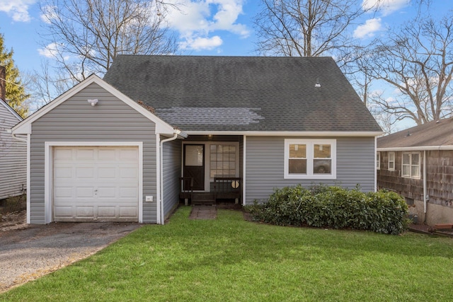 view of front of property featuring a front yard