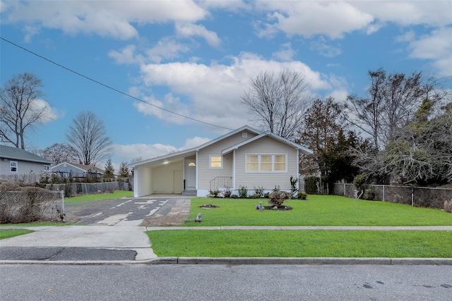 view of front of property featuring a front lawn and a carport