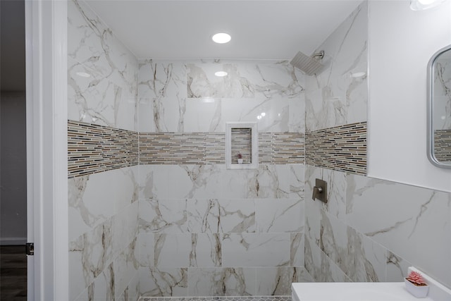 bathroom featuring tiled shower