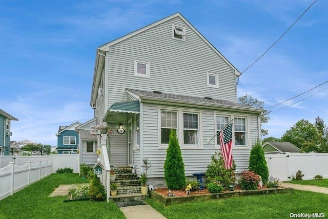 view of front facade with a front yard