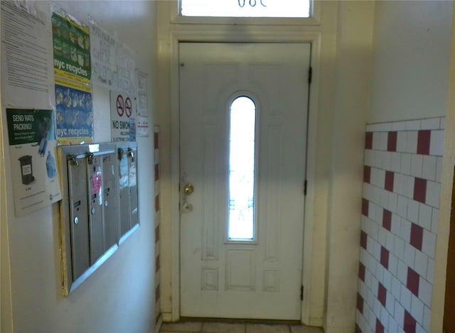 foyer entrance featuring mail boxes