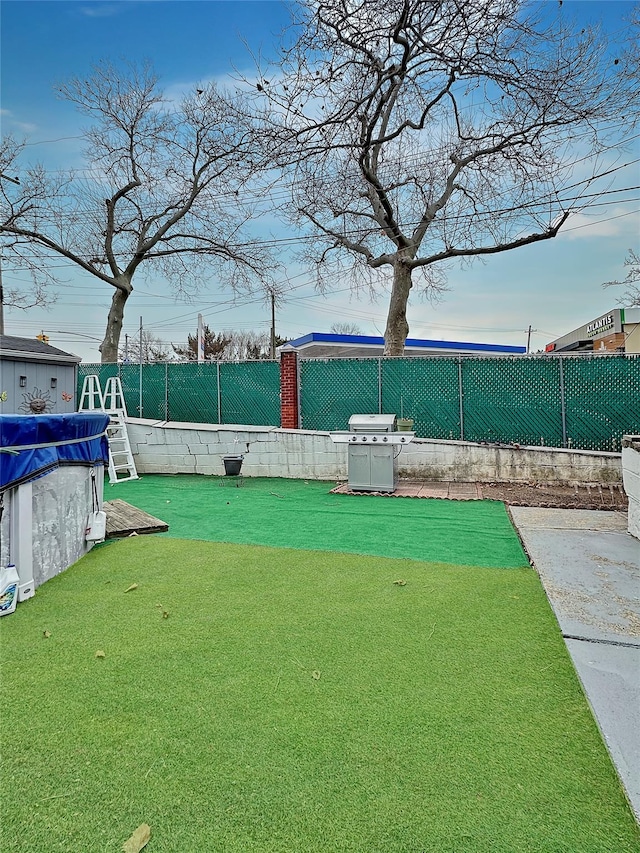 view of yard featuring a covered pool