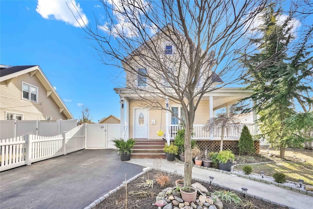 view of front of house featuring a porch