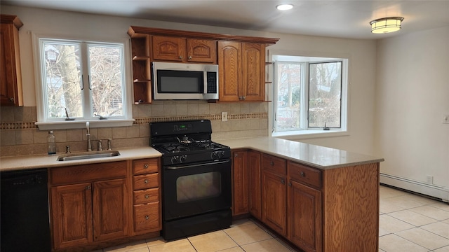 kitchen with sink, kitchen peninsula, tasteful backsplash, and black appliances