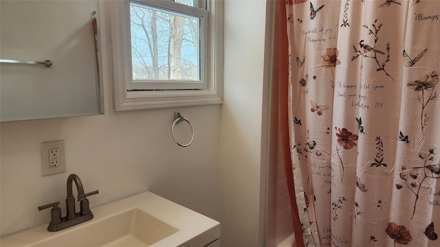 bathroom featuring a shower with curtain and vanity