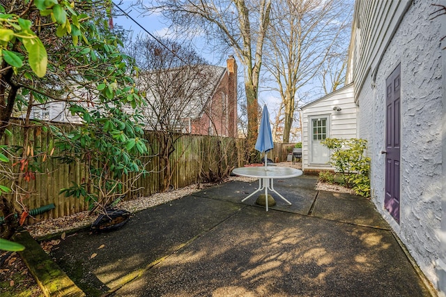 view of yard featuring a patio