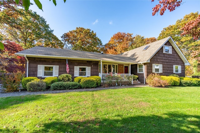 view of front facade with covered porch and a front lawn