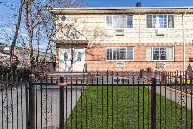 view of front facade with a front yard