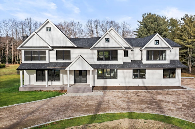 view of front facade featuring a front lawn and a porch